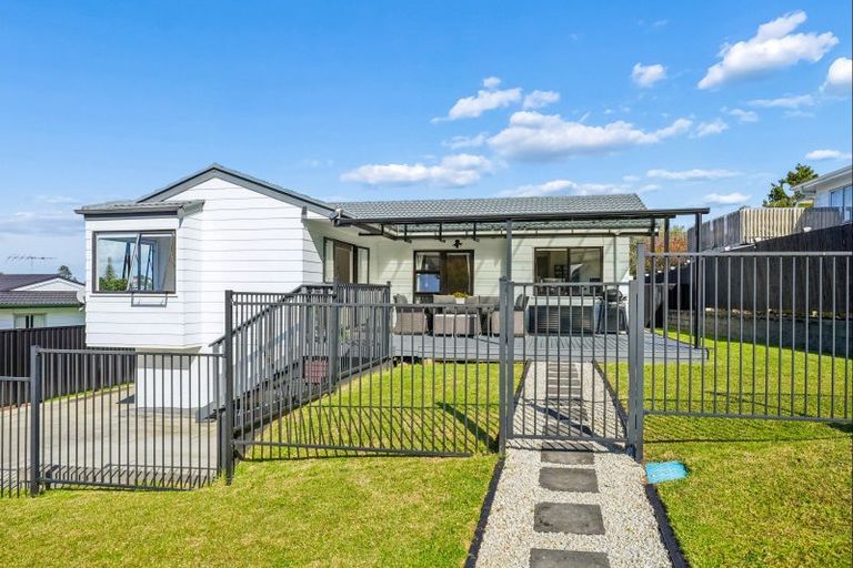 Photo of property in 43 Athena Drive, Totara Vale, Auckland, 0629