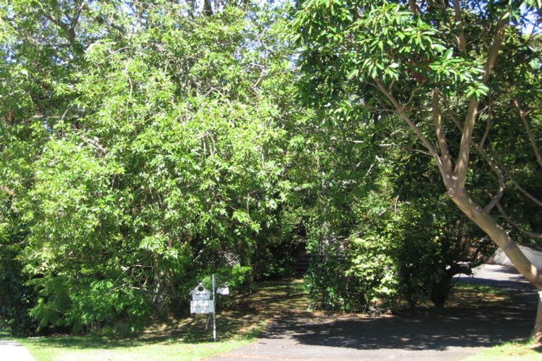 Photo of property in 11 Fowey Avenue, Te Atatu South, Auckland, 0610