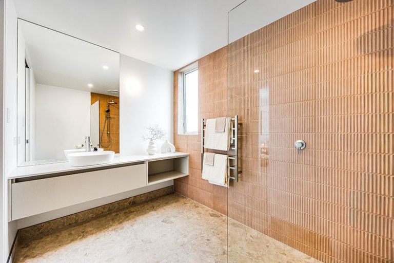 Photo of property in 41 Red Beach Road, Red Beach, 0932