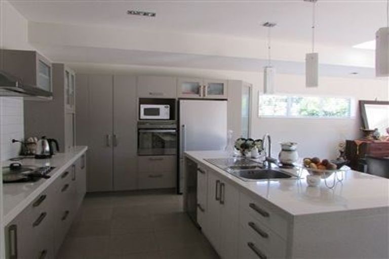 Photo of property in 52 Knights Road, Rothesay Bay, Auckland, 0630