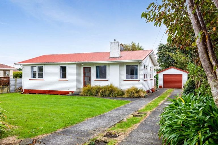 Photo of property in 42 Puriri Street, Hawera, 4610