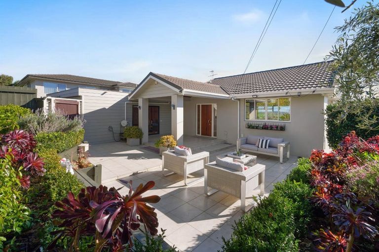 Photo of property in 150 Bleakhouse Road, Mellons Bay, Auckland, 2014