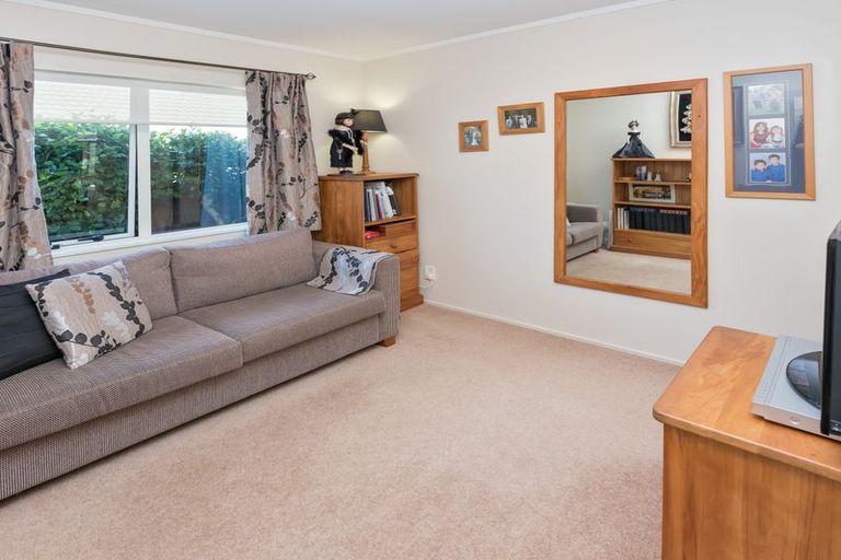 Photo of property in 2/12 Rochester Crescent, Somerville, Auckland, 2014
