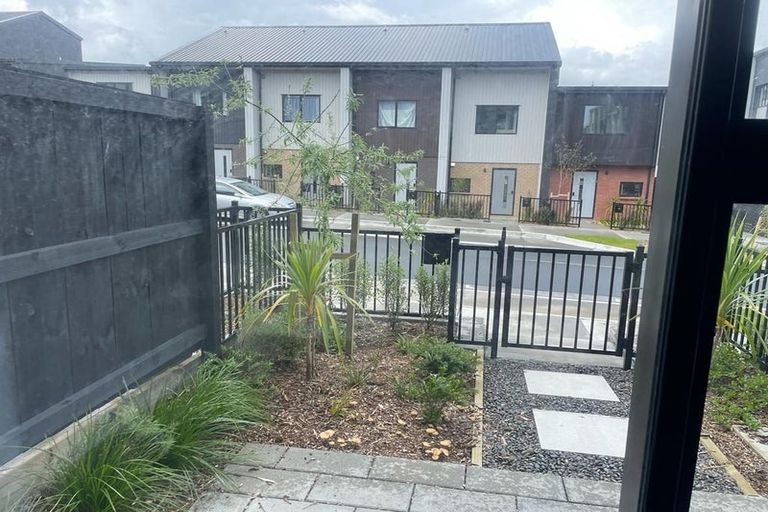 Photo of property in 21 Jabuka Street, Glen Eden, Auckland, 0602