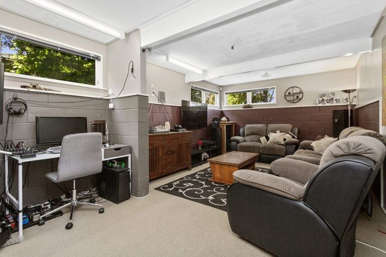 Photo of property in 15 Cherry Blossom Grove, Maungaraki, Lower Hutt, 5010
