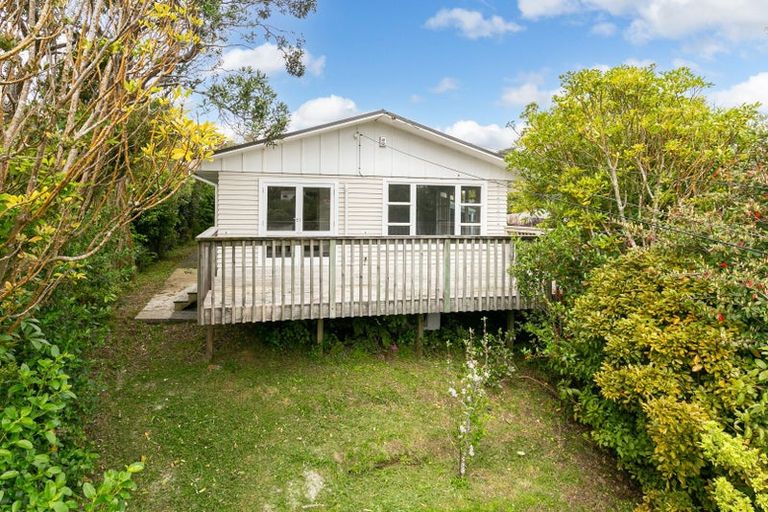 Photo of property in 8 Westleigh Way, Newlands, Wellington, 6037