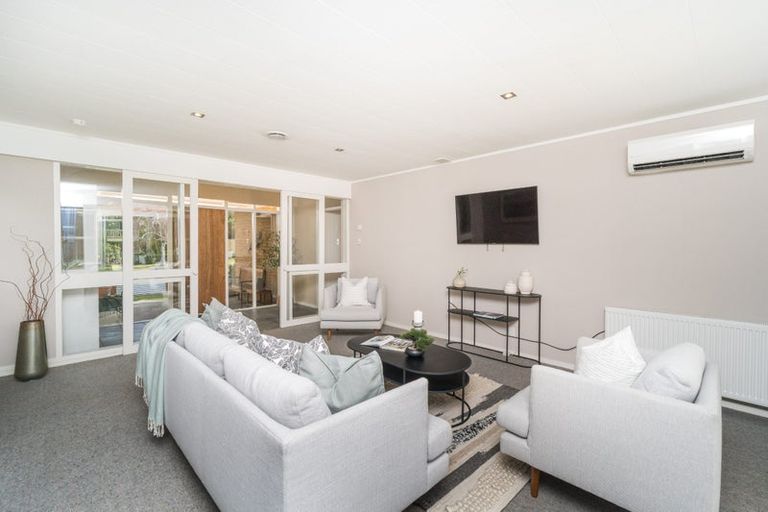 Photo of property in 65 Wikiriwhi Crescent, Awapuni, Palmerston North, 4412