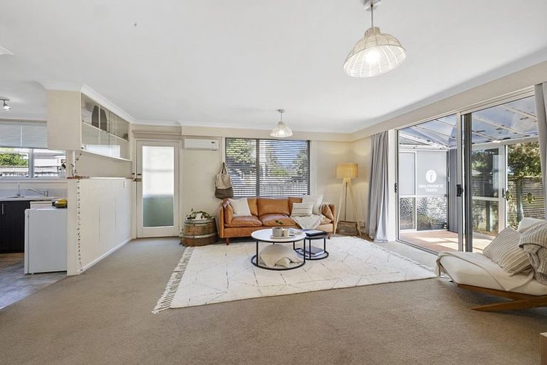 Photo of property in 10 Shortland Street, Lower Vogeltown, New Plymouth, 4310