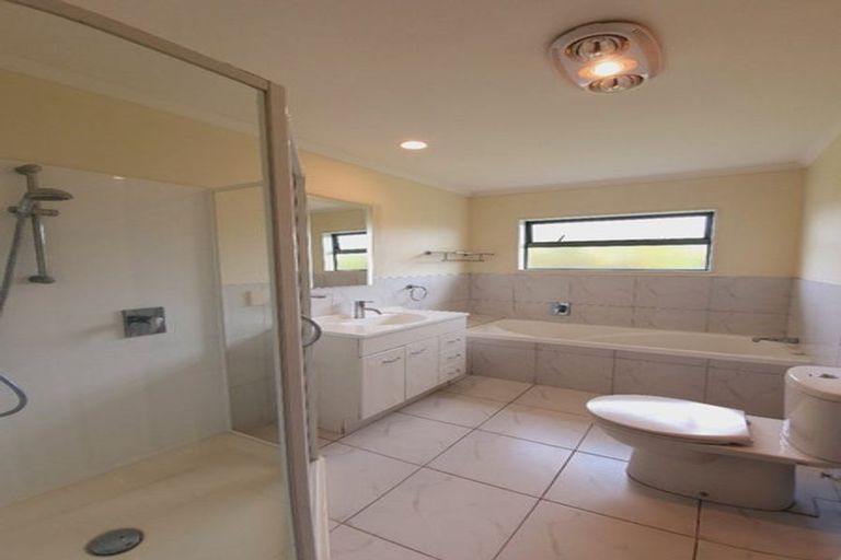 Photo of property in 16 Aufidius Place, Pukekohe, 2120