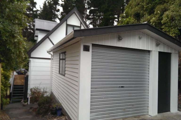 Photo of property in 62 Colchester Crescent, Newlands, Wellington, 6037