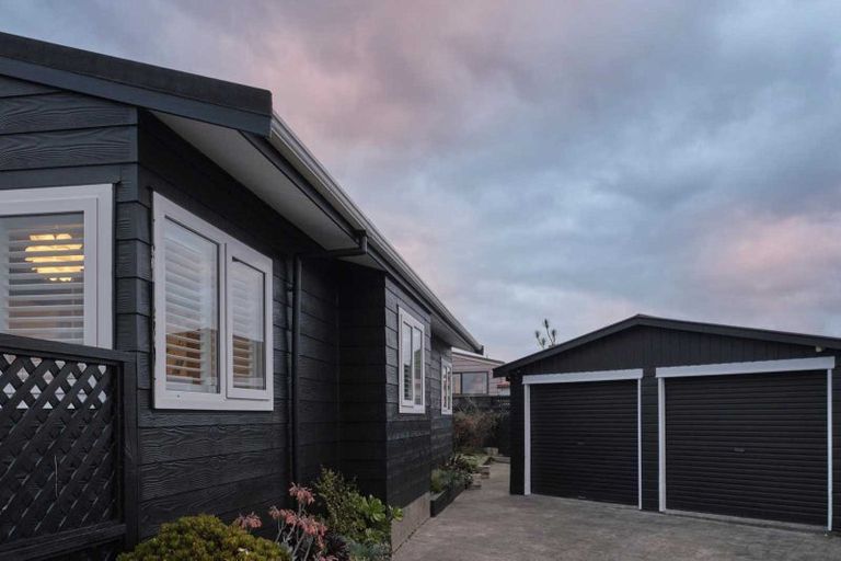 Photo of property in 2/7 Jasmine Grove, Maungaraki, Lower Hutt, 5010