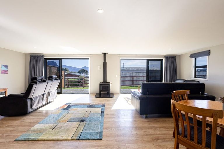 Photo of property in 5 Mcdonald Place, Collingwood, 7073