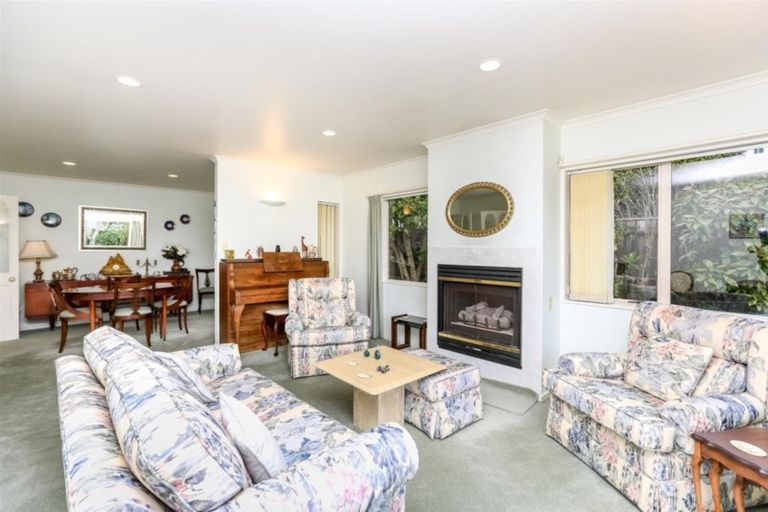 Photo of property in 1 Maple Crescent, Whalers Gate, New Plymouth, 4310