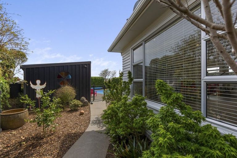 Photo of property in 8 Blenheim Place, Vogeltown, New Plymouth, 4310