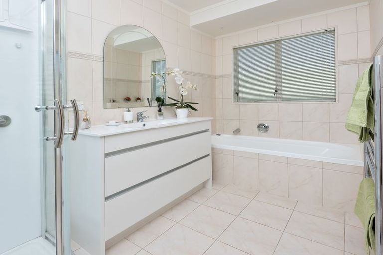 Photo of property in 2/12 Rochester Crescent, Somerville, Auckland, 2014