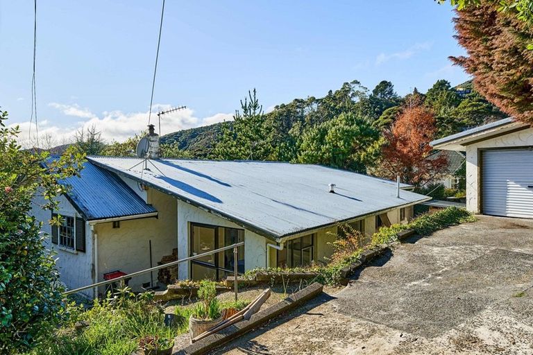 Photo of property in 107 Seddon Street, Naenae, Lower Hutt, 5011
