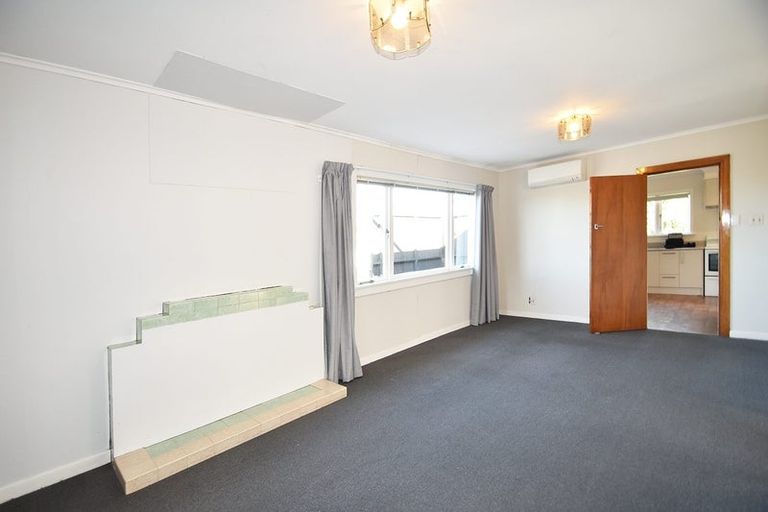 Photo of property in 52 Beaubank Road, Kelston, Auckland, 0602