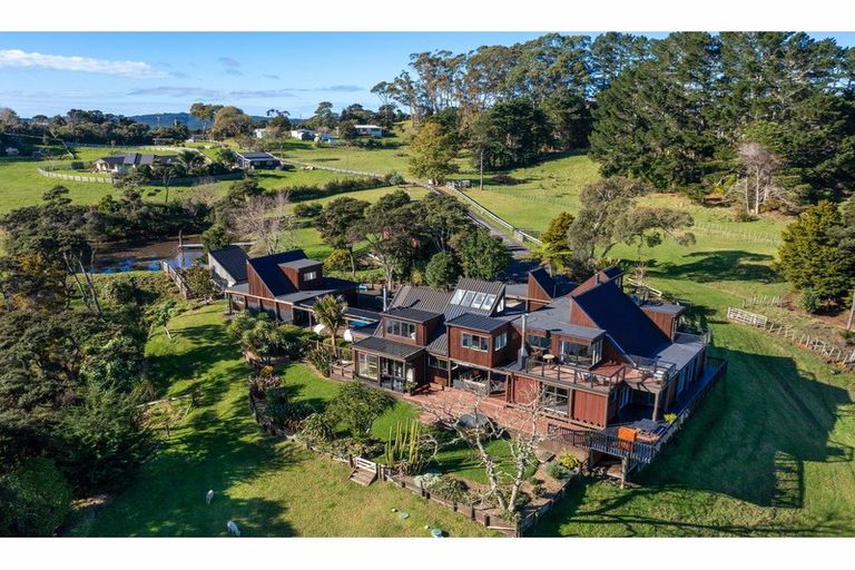 Photo of property in 217 Taylor Road, Waimauku, 0882