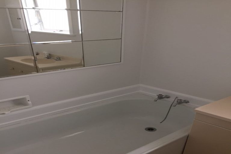 Photo of property in 3 Hilling Street, Titirangi, Auckland, 0604