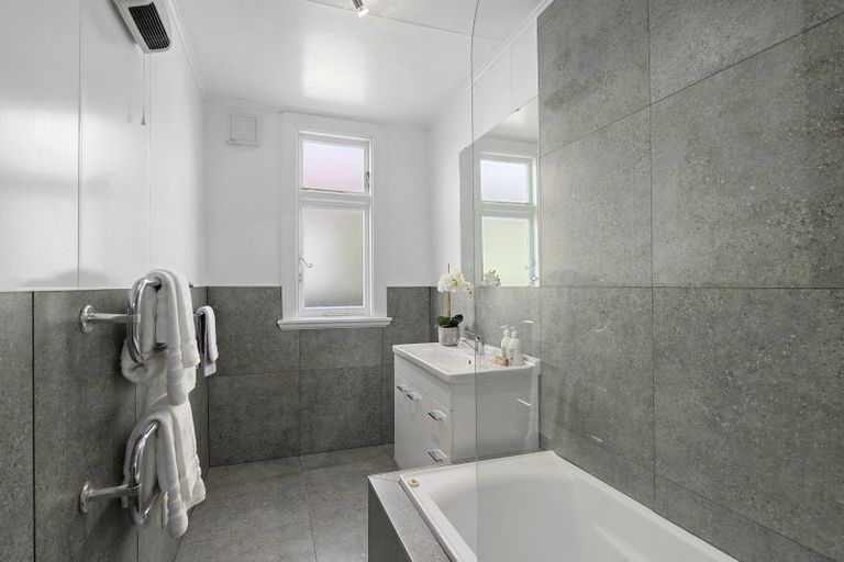 Photo of property in 229 Geraldine Street, Edgeware, Christchurch, 8013