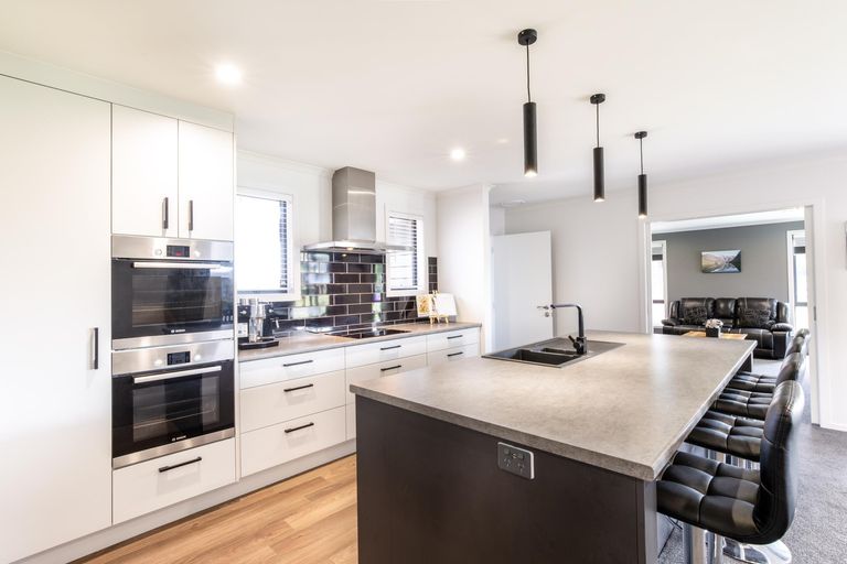 Photo of property in 37 Mike Smith Drive, Cambridge, 3434