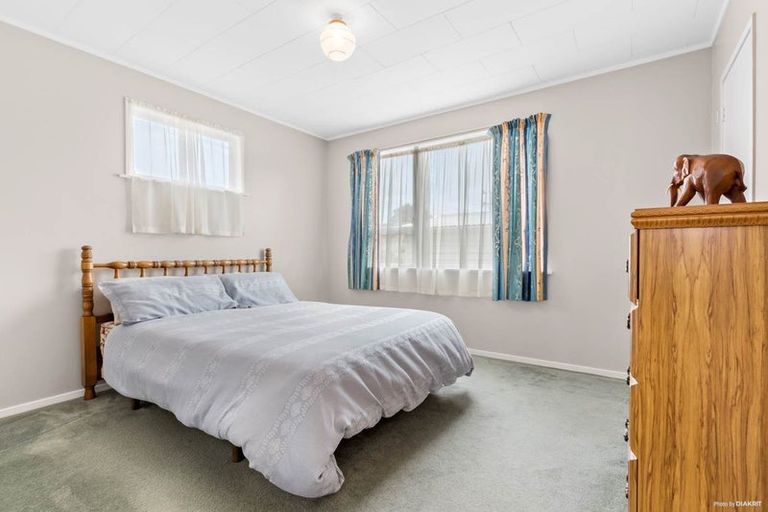 Photo of property in 240 Triangle Road, Massey, Auckland, 0614