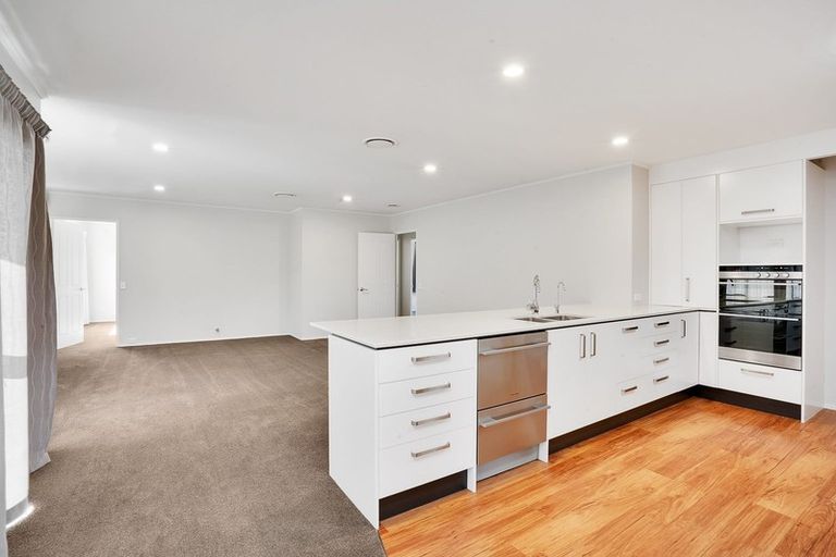 Photo of property in 10 Admiral Crescent, Flagstaff, Hamilton, 3210