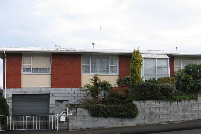 Photo of property in 2a Ruamahanga Crescent, Terrace End, Palmerston North, 4410