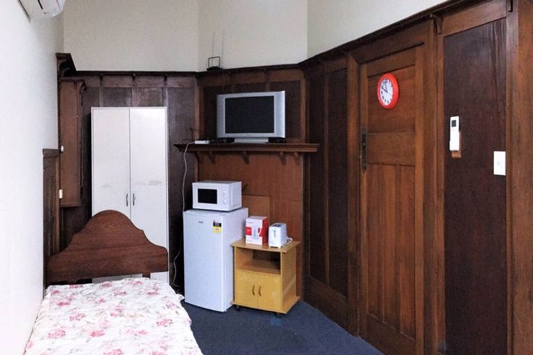 Photo of property in 82 Manor Place, Dunedin Central, Dunedin, 9016