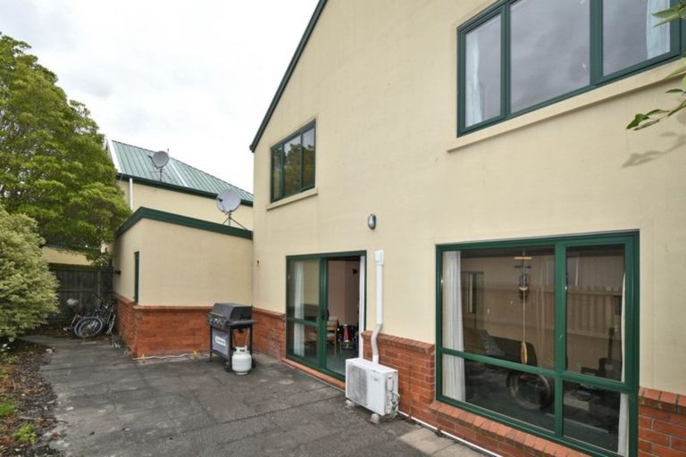 Photo of property in 35a Olliviers Road, Phillipstown, Christchurch, 8011