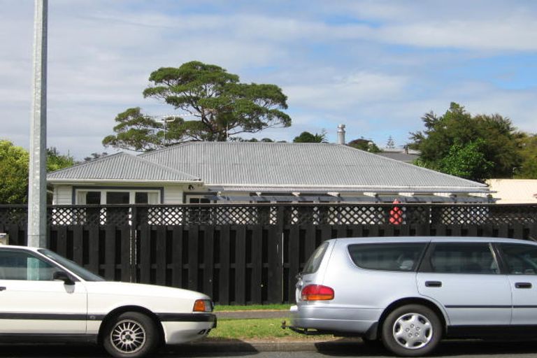 Photo of property in 74a Godley Road, Green Bay, Auckland, 0604