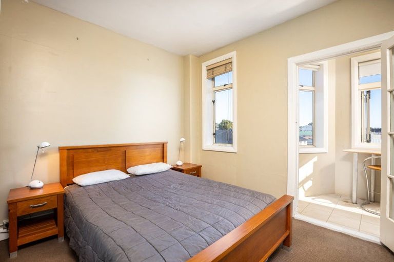Photo of property in Devonport Apartments, 11/127 Saint Aubyn Street, New Plymouth, 4310