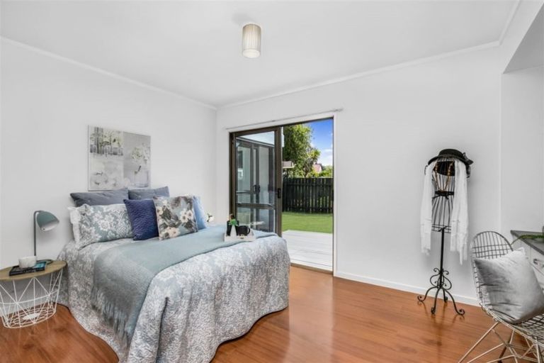 Photo of property in 2/327 Bucklands Beach Road, Bucklands Beach, Auckland, 2012
