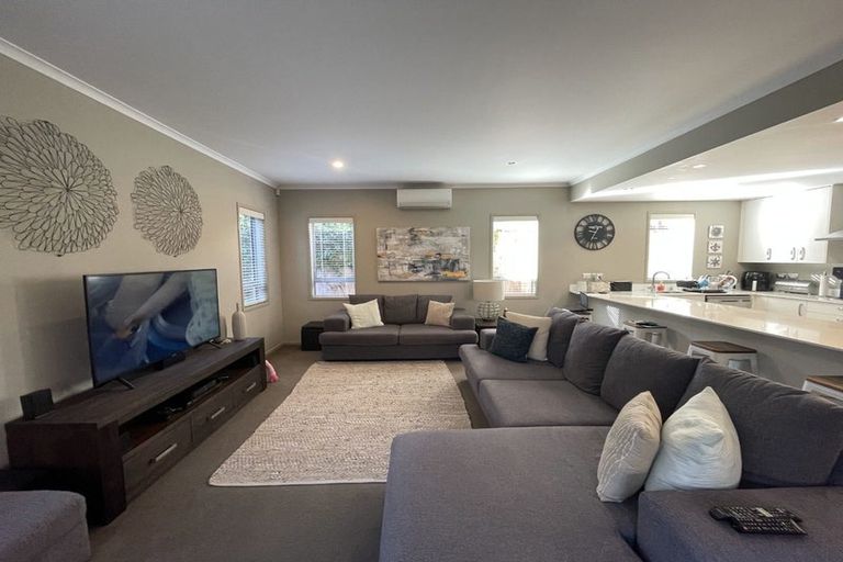 Photo of property in 6 Horizon View Road, Oteha, Auckland, 0632