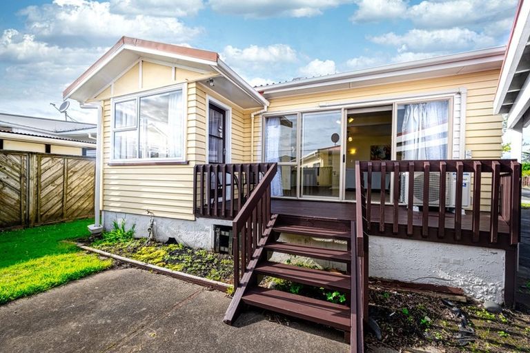 Photo of property in 90 Edgewater Drive, Pakuranga, Auckland, 2010