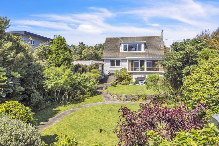 Photo of property in 127 Renown Road, Raumati South, Paraparaumu, 5032