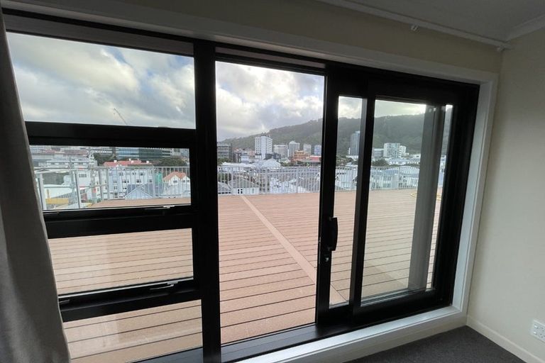 Photo of property in Endeavour Apartments, 6/125 Thorndon Quay, Pipitea, Wellington, 6011