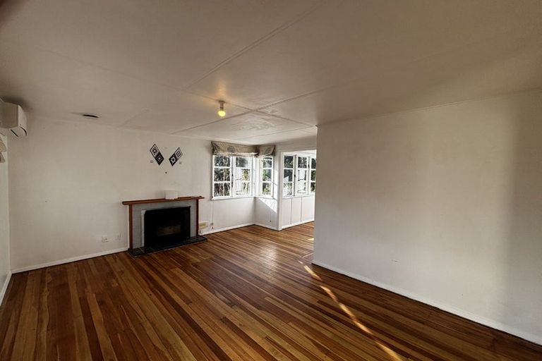 Photo of property in 22 Banks Street, Marfell, New Plymouth, 4310
