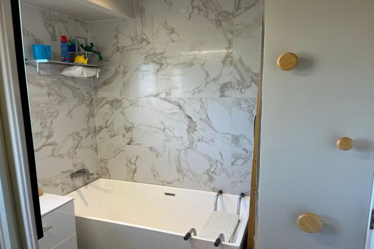 Photo of property in 2/14 Wilisa Rise, Goodwood Heights, Auckland, 2105