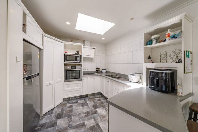 Photo of property in 22 Saint Ronans Avenue, Waterloo, Lower Hutt, 5011