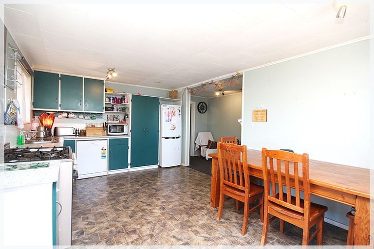 Photo of property in 27 Punga Street, Tangimoana, 4822