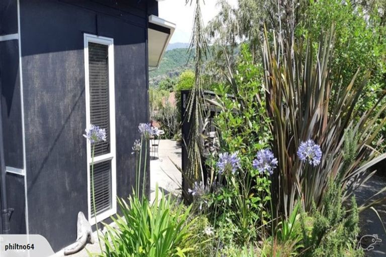 Photo of property in 102a Milton Terrace, Picton, 7220