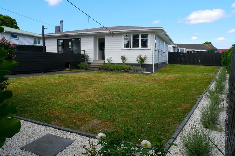 Photo of property in 12 Duncan Avenue, Te Atatu South, Auckland, 0610