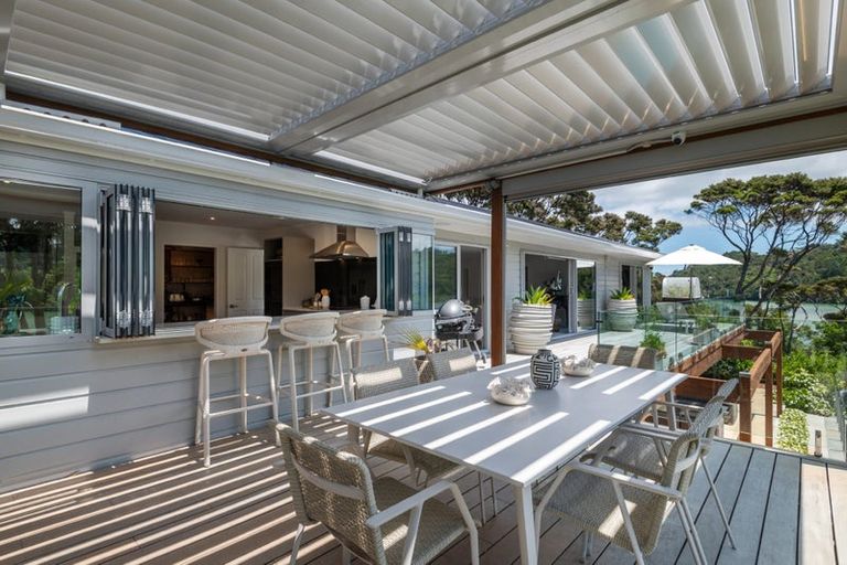 Photo of property in 14 Oscar Road, Greenhithe, Auckland, 0632