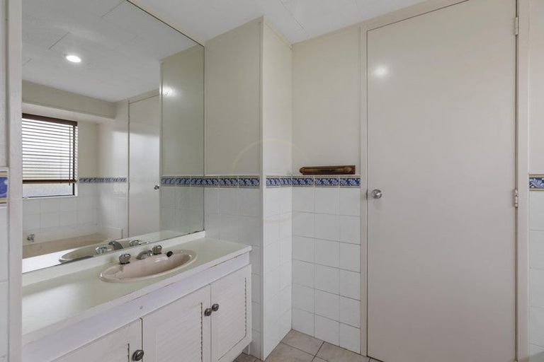 Photo of property in 18 Justamere Place, Weymouth, Auckland, 2103