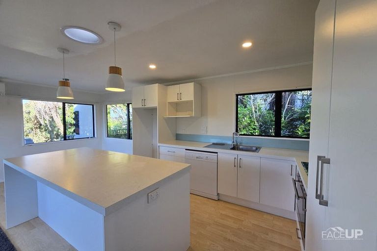 Photo of property in 1 Fernhaven Place, Massey, Auckland, 0614