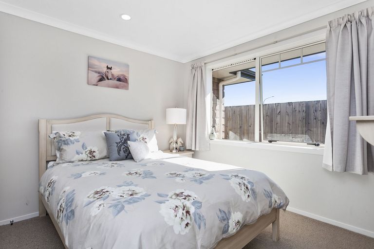 Photo of property in 2 Tulip Drive, Cambridge, 3434