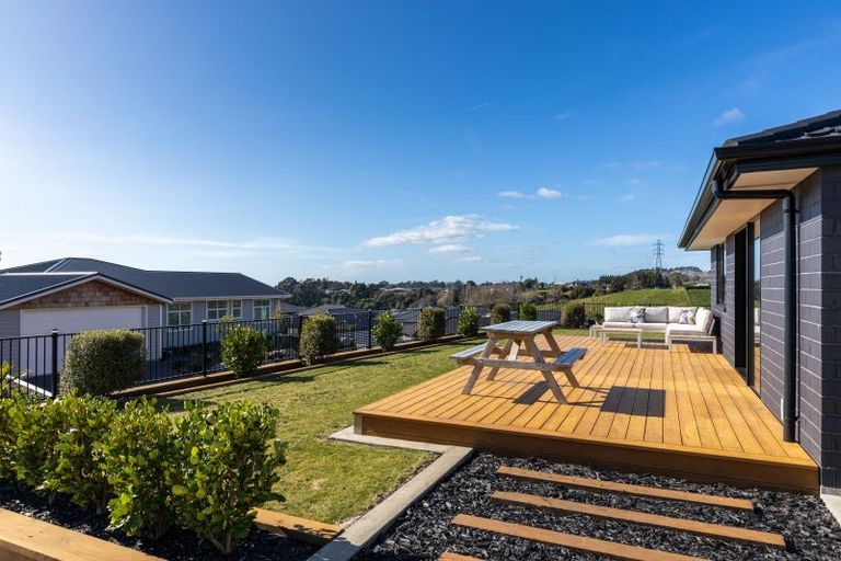 Photo of property in 3 Aheahea Way, Hurworth, New Plymouth, 4310