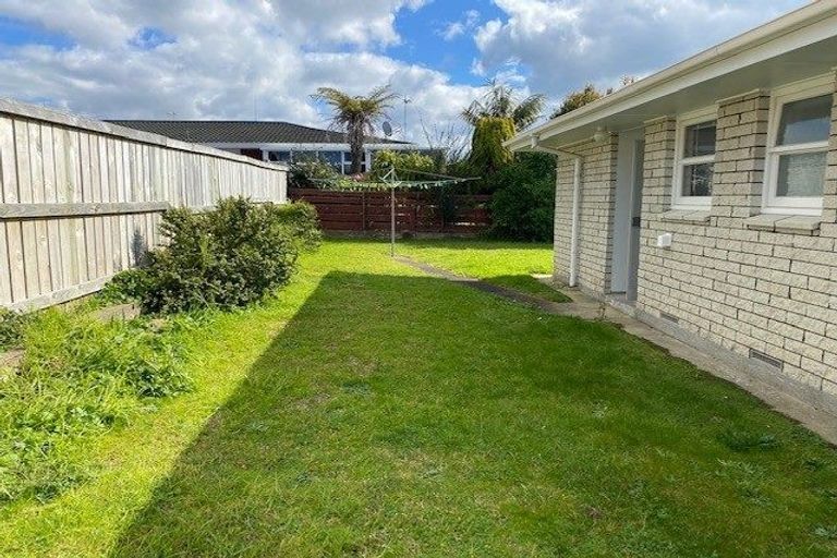 Photo of property in 2/4 Linklater Avenue, Bellevue, Tauranga, 3110