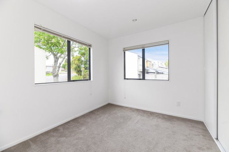 Photo of property in 3 Sun Place, Henderson, Auckland, 0612
